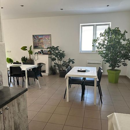 Omis Rooms Панчево Екстер'єр фото
