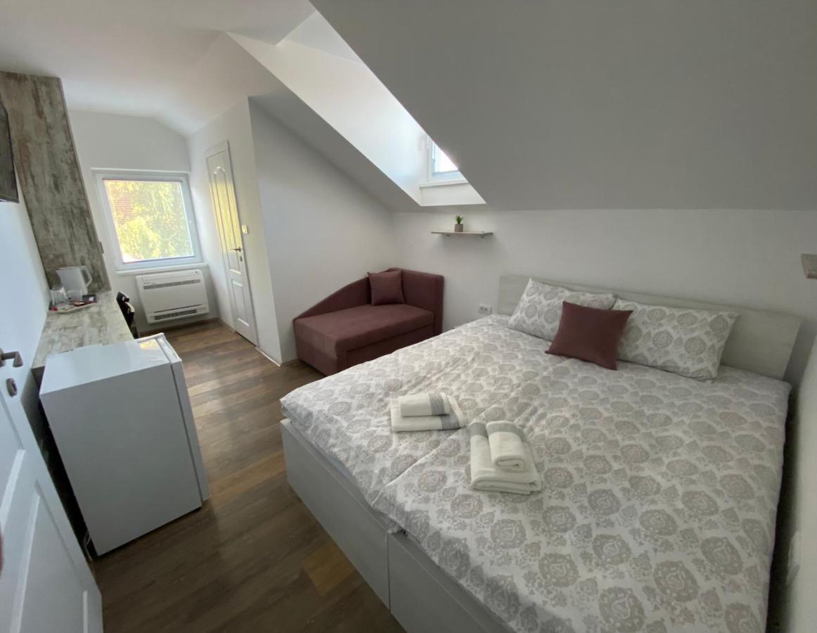 Omis Rooms Панчево Екстер'єр фото