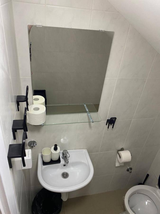 Omis Rooms Панчево Екстер'єр фото