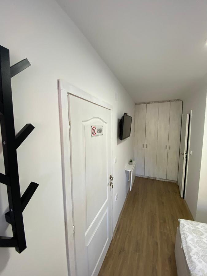 Omis Rooms Панчево Екстер'єр фото