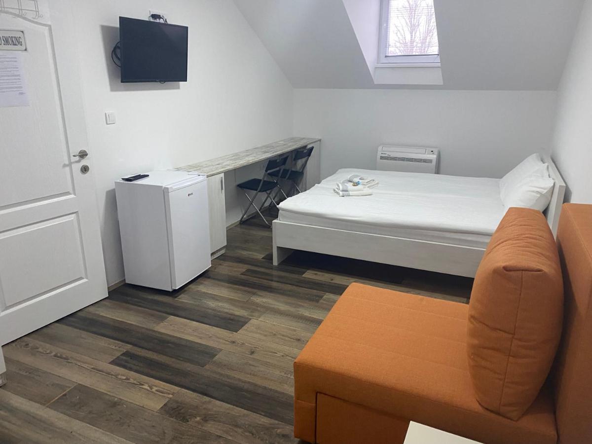 Omis Rooms Панчево Екстер'єр фото