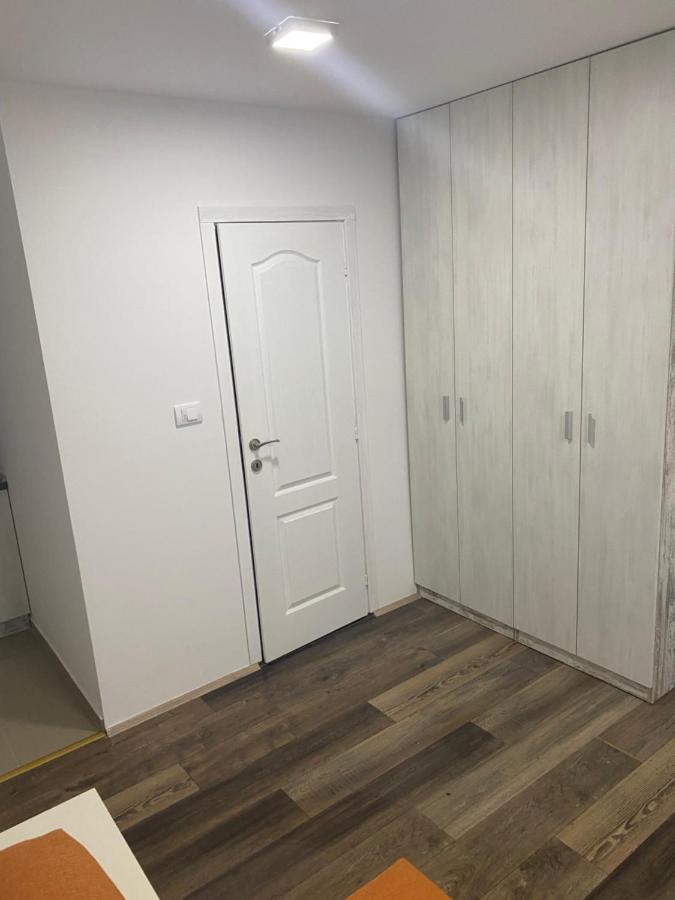 Omis Rooms Панчево Екстер'єр фото