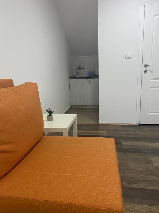 Omis Rooms Панчево Екстер'єр фото